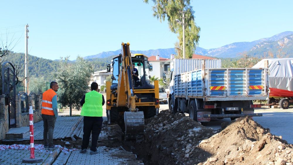 Çamyuva ve Tekirova’da içme suyu hattı çalışmaları başladı