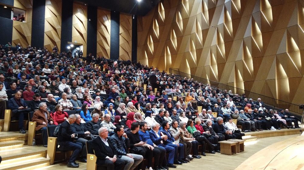 Denizli'de 'Gerçeğin Peşinde' konferansına yoğun ilgi