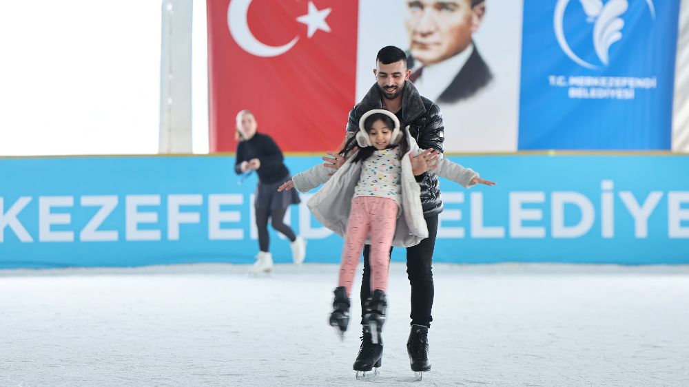  Denizlililerden Buz Pateni Pisti'ne yoğun ilgi