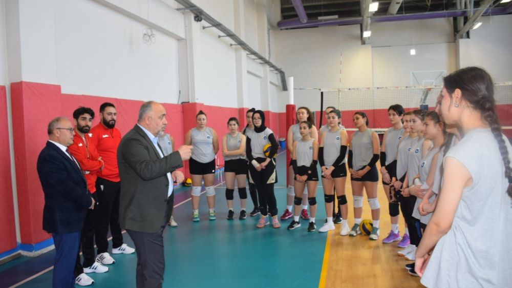 Gençlik Spor Kulübü voleybol takımı çalışmalarına devam ediyor