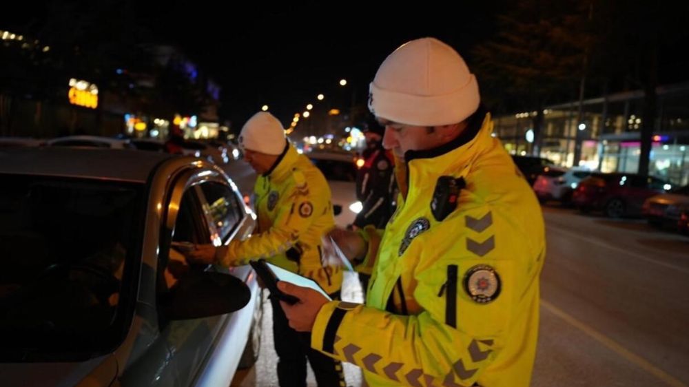 Isparta'da trafik denetimlerinde 12 sürücüye ceza, 5 araç trafikten men edildi