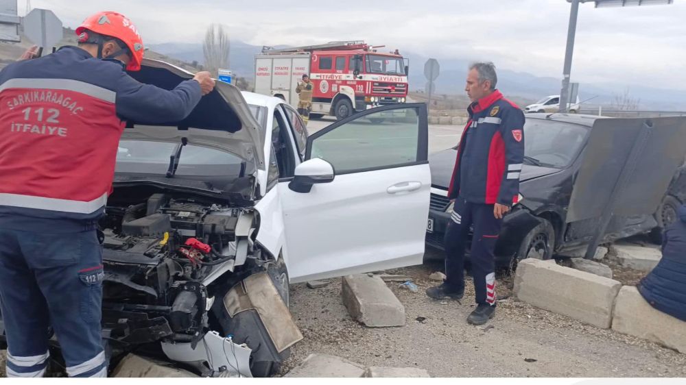 Isparta Şarkikaraağaç’ta trafik kazası 4 yaralı