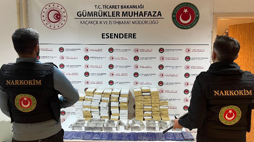 İstanbul Havalimanı'nda 119 kilogram esrar yakalandı.