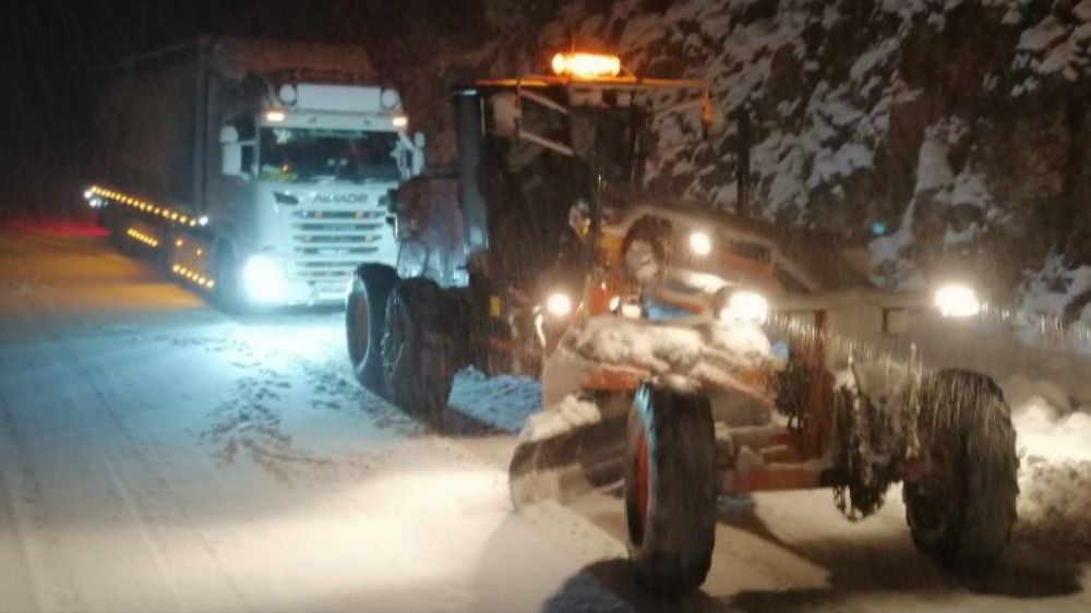 Kar yağışının etkisiyle ara ara kapanan Antalya-Konya yolunda ulaşım normale döndü