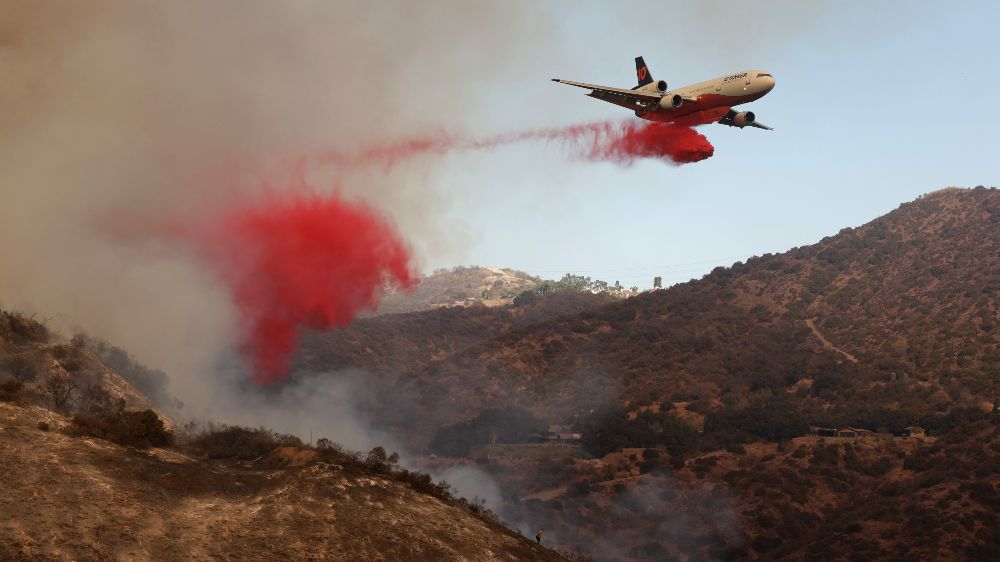 Los Angeles'te alevler yükseliyor, Yangında mahkumlar görev başında