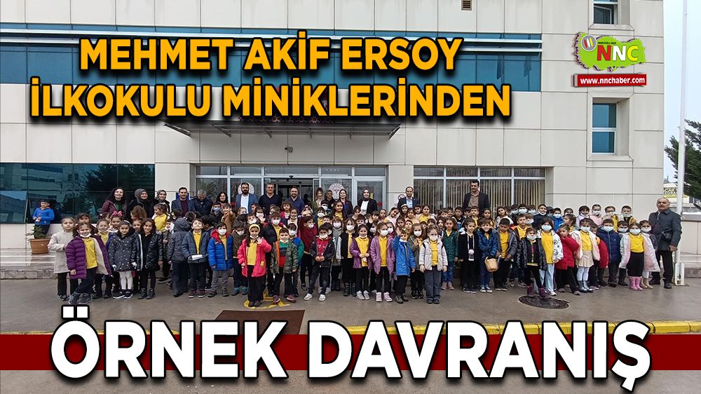 Mehmet Akif Ersoy İlkokulu miniklerinden örnek davranış