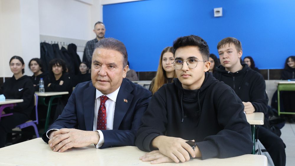 Muhittin Böcek Anadolu Lisesi’nde duygusal anlar Başkan gençlere seslendi