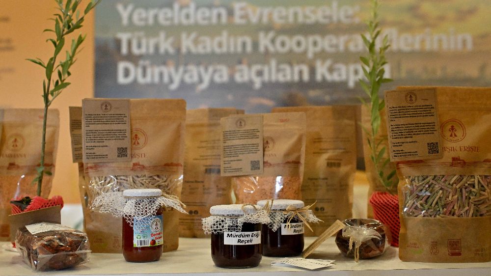 Muratpaşa kadın kooperatifleri, ANFAŞ Food Product Fuarı'nda geleneksel lezzetleri tanıttı