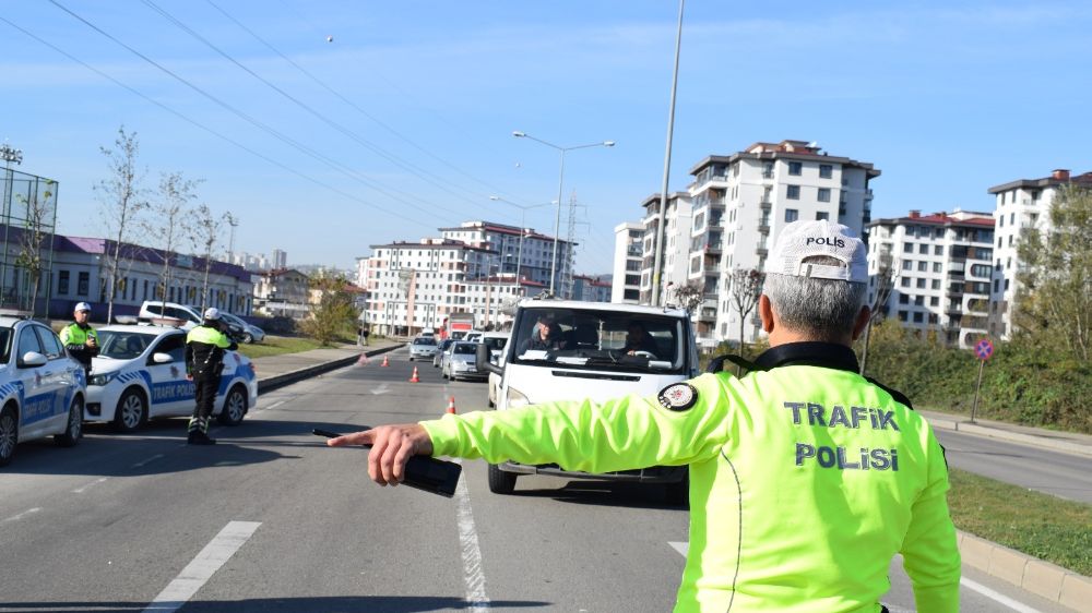 Ordu'da kazaları azaltmaya yönelik denetimlerde yaklaşık 17 bin araç ve sürücüsü denetlendi