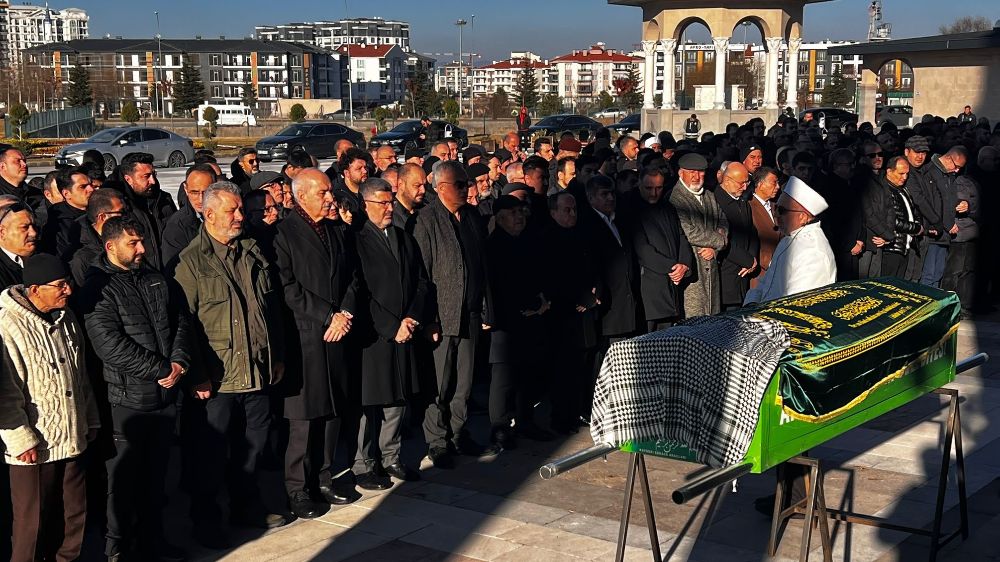 TBMM Başkanı Numan Kurtulmuş, Afyonkarahisar'da kanaat önderinin cenaze törenine katıldı