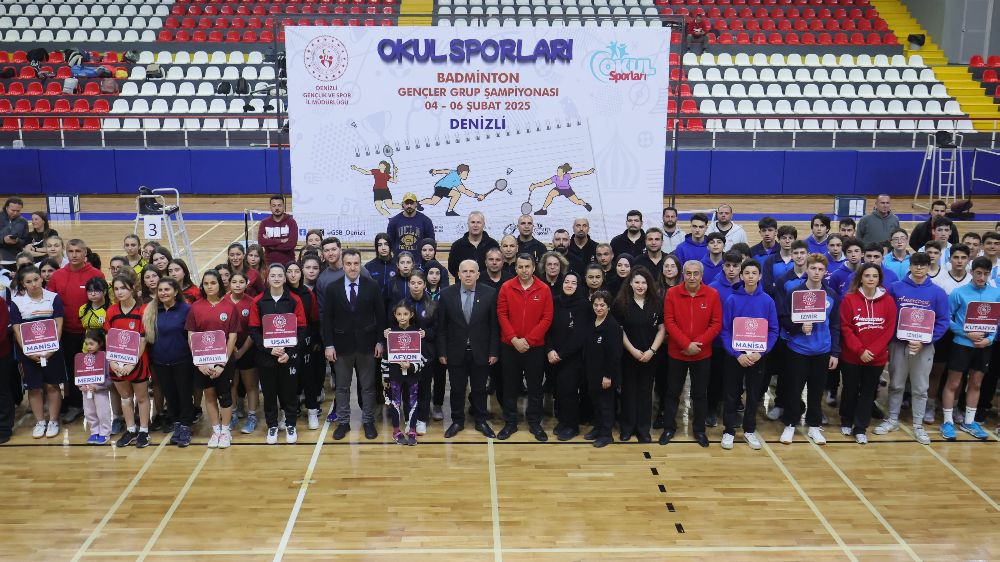 154 sporcunun mücadele ettiği Badminton gençler grup şampiyonası heyecanı Denizli’de yaşandı