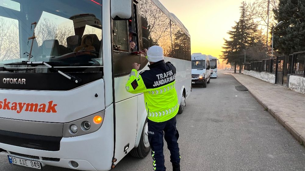 Afyon'da öğrenci taşıyan servis araçları denetlendi