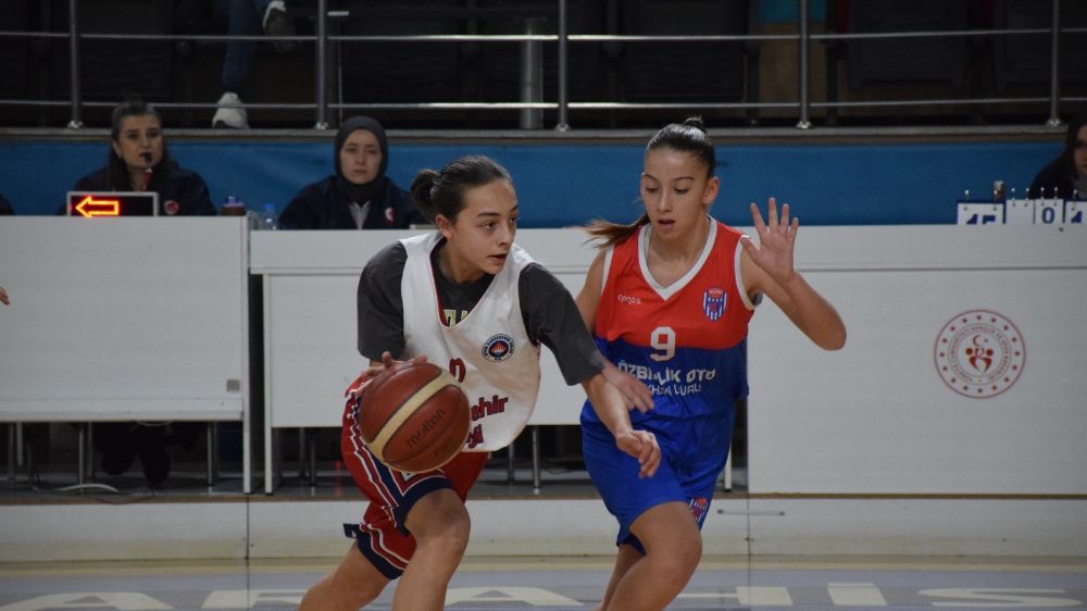 Afyonkarahisar, U-14 Basketbol Kızlar Bölge Şampiyonası'na ev sahipliği yaptı