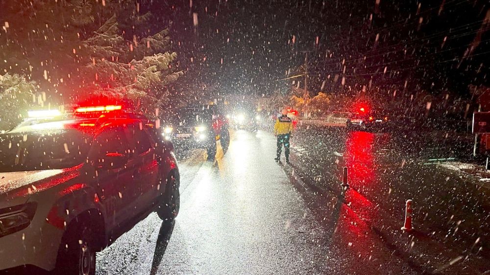 Alanya'da yoğun kar yağışı nedeniyle mahsur kalan vatandaşlar kurtarıldı