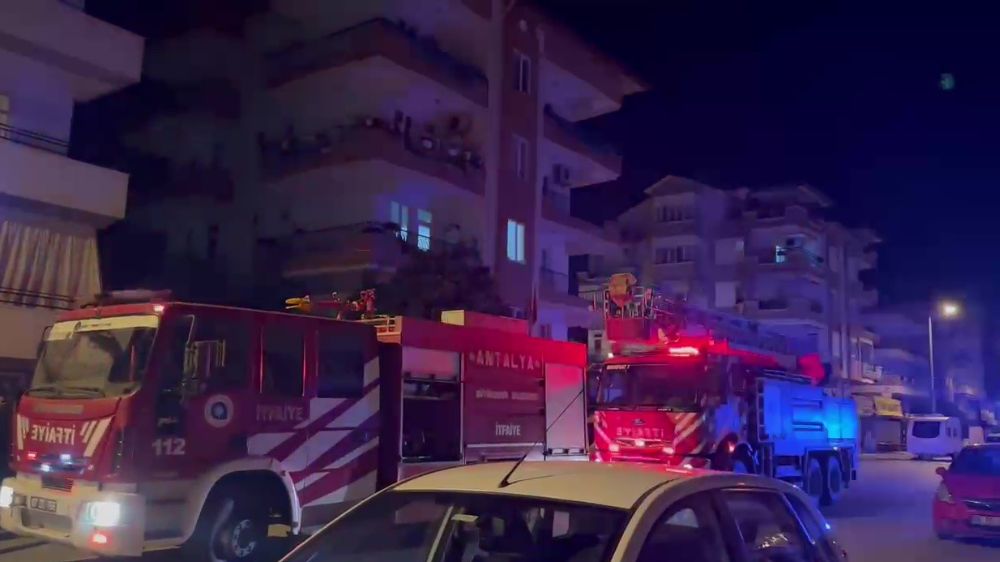 Antalya'da apartmanın birinci katında yangın paniğe neden oldu