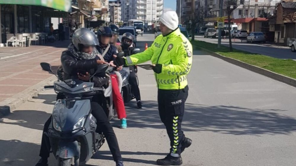 Antalya'da asayiş uygulamasında 5 aranan kişi yakalandı, 8 çalıntı araç ele geçirildi