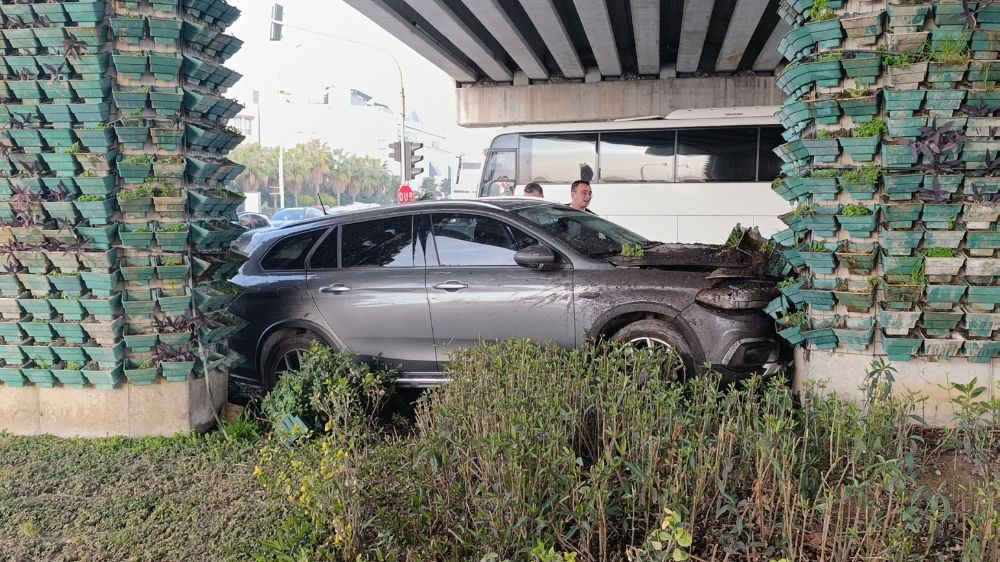 Antalya'da kaza 1 kişi yaralandı 