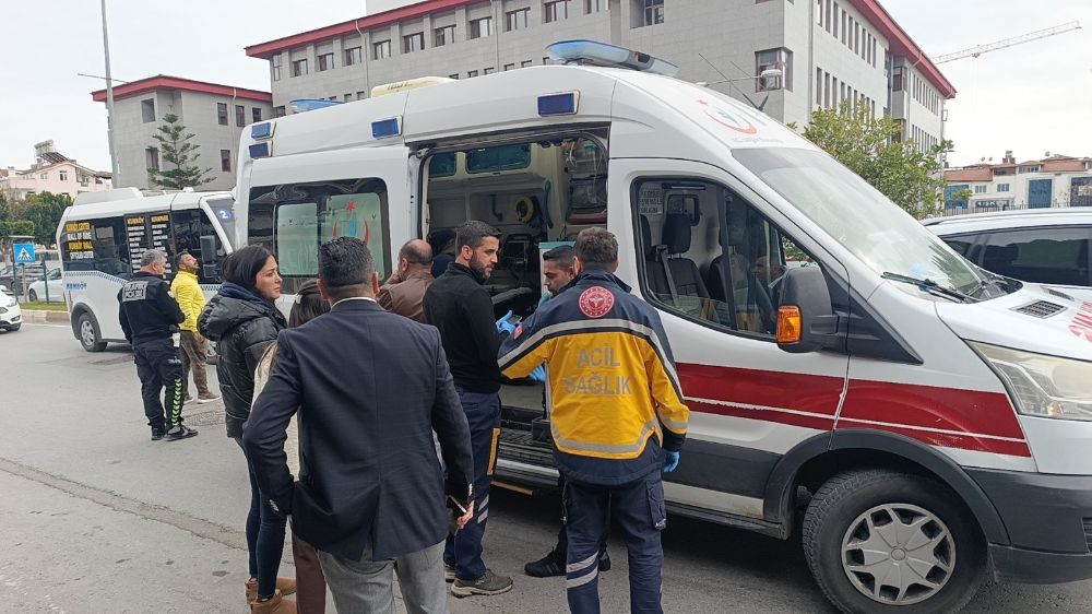 Antalya'da kaza yaya ve motosiklet sürücü yaralandı