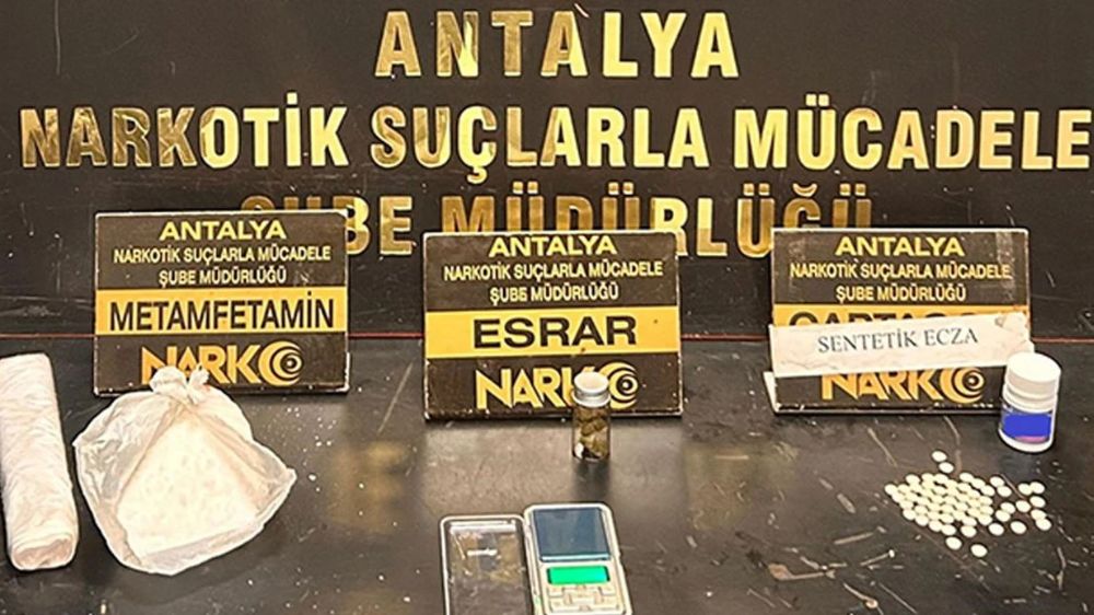 Antalya'da narkotik timleri Operasyonlarda Yüklü Miktarda Uyuşturucu  Yakaladı satıcılar hapisi boyladı 