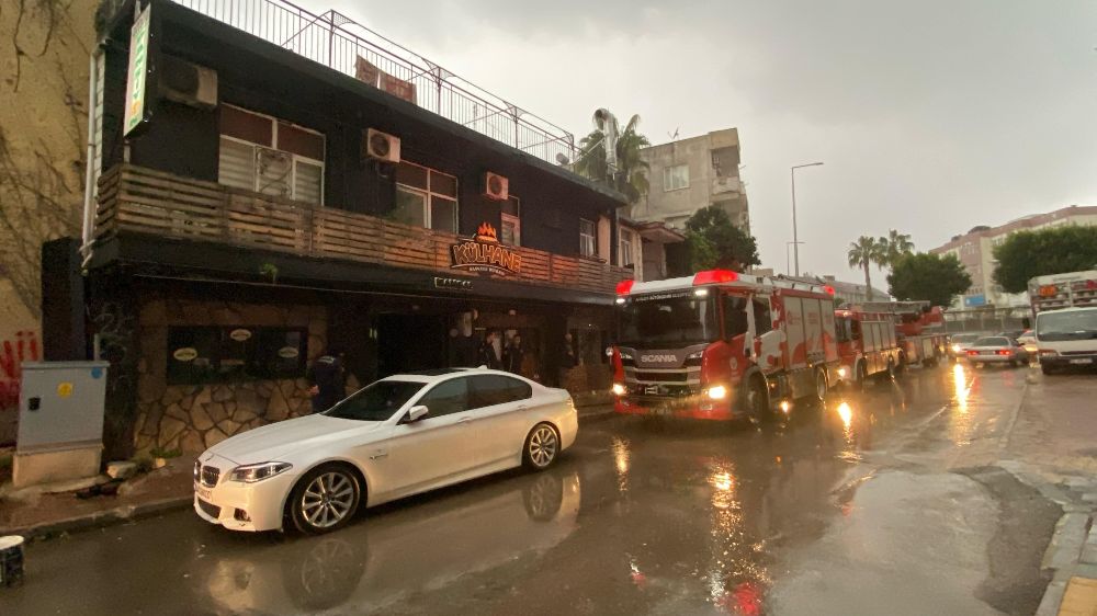 Antalya'da restoranda çıkan baca yangını hızlı müdahale ile söndürüldü