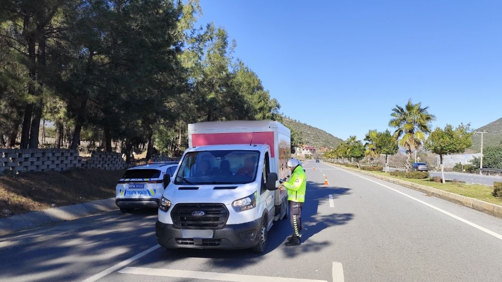 Antalya’da trafik denetimlerinde 63 bin araç kontrol edildi