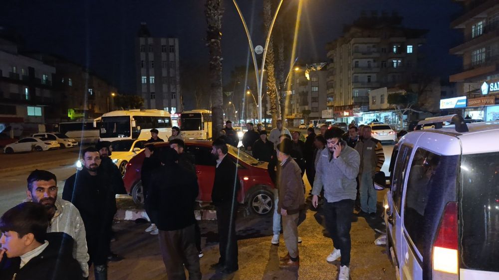 Antalya'da trafik kazası 3 kişi yaralandı 