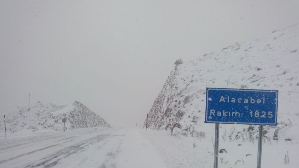 Antalya-Konya Karayolu'nda kar yağışı