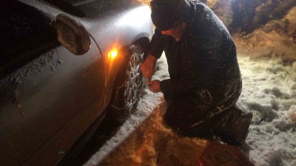 Antalya Konya  Yolu Alacabel’de kar yağışı başladı, ekipler seferber oldu