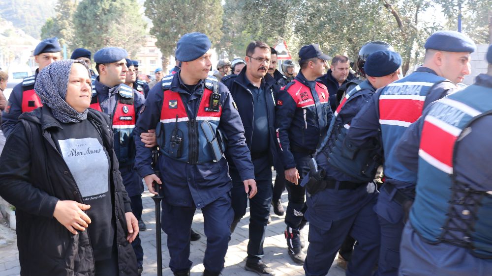 Denizli'de sabah gergin anların yaşandığı bölgede mühürleme işlemleri sorunsuz devam ediyor