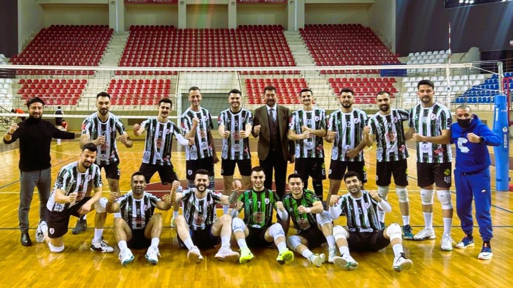 Denizlispor Cavidil Erkek Voleybol takımı, yarı finalde güçlü başlangıç yaptı