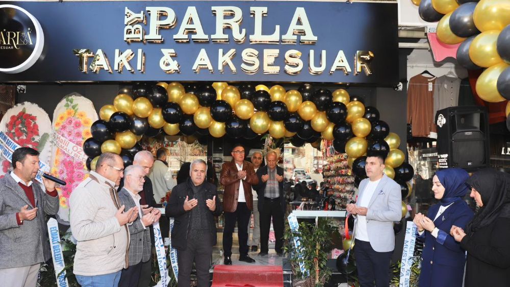 Elmalı’da siyasi partileri, STK’ları buluşturan açılış  By Parla Takı ve Aksesuar Mağazası Açıldı