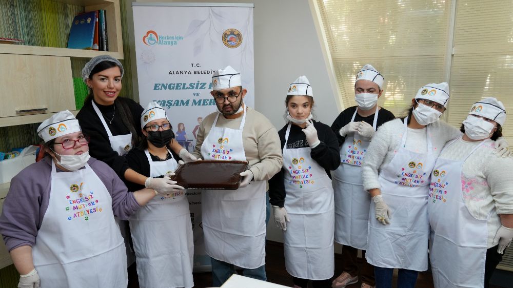 Engelsiz Mutfak Atölyesi'nde engelli bireyler yeni beceriler kazanırken keyifli anlar yaşadı