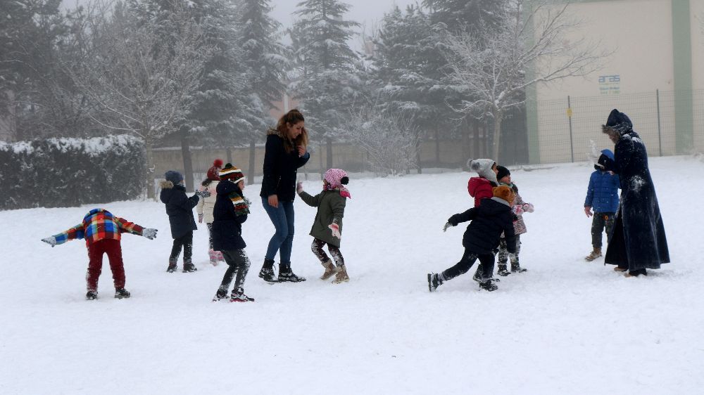 Erzincan’ın Tercan ilçesinde eğitime kar tatili