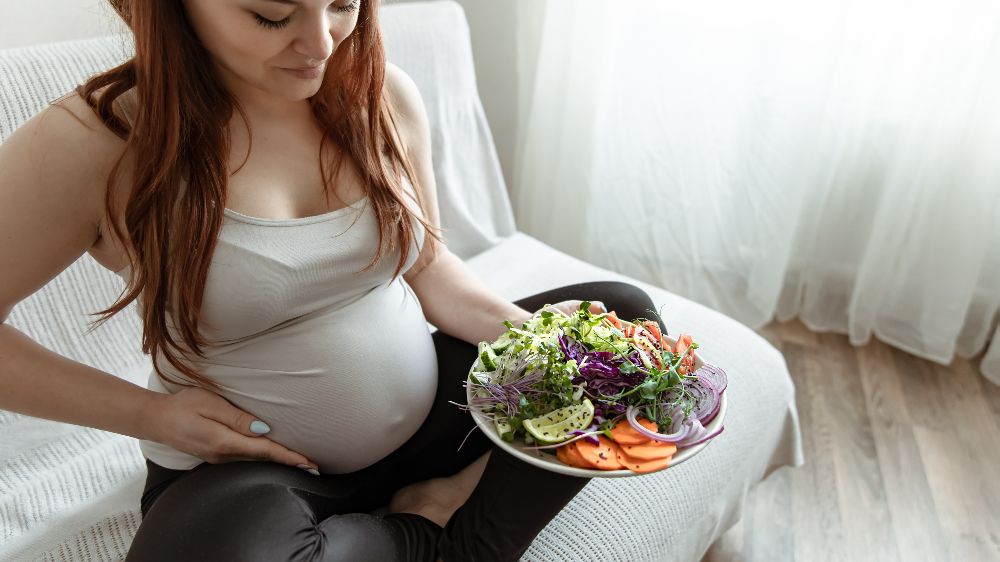 Hamilelikte beslenme nasıl olmalı? Anne ve bebek için en önemli besinler Hamilelikte sağlıklı beslenmenin önemi