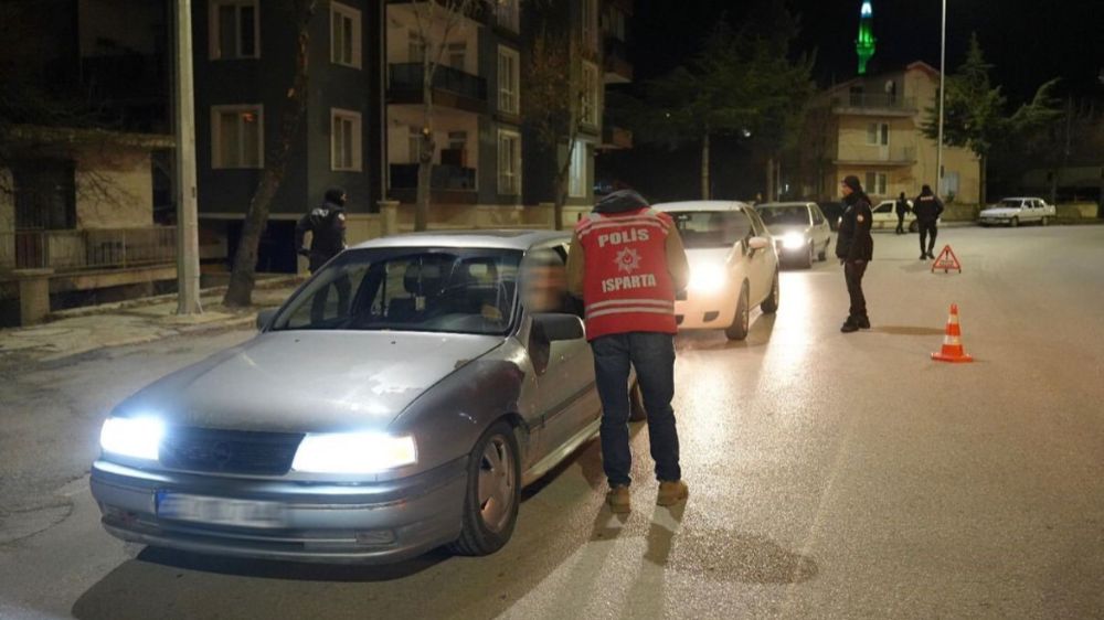 Isparta'da trafik denetimlerinde 16 sürücüye para cezası