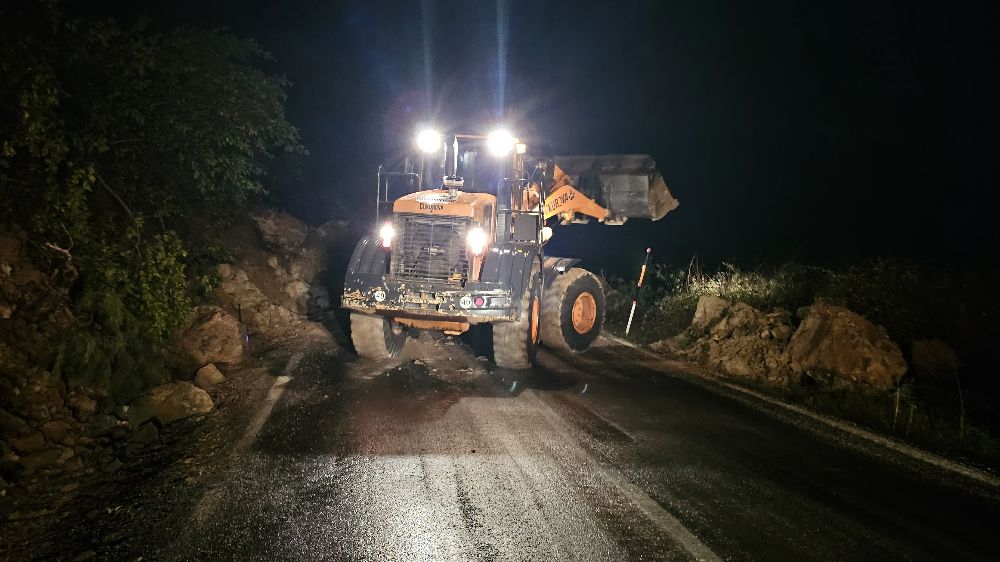 Kastamonu'da yol kapandı Heyelan sonrası Kastamonu-Bartın karayolu son durum