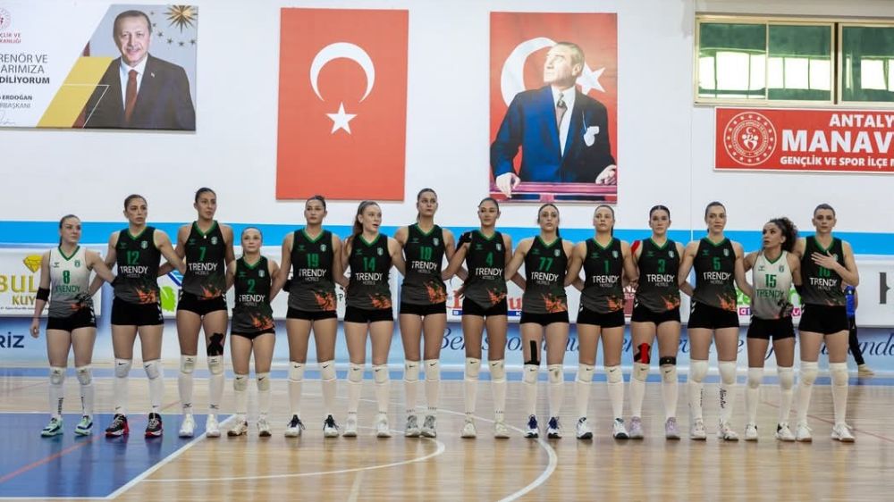 Manavgat Belediyespor Kadın Voleybol Takımı, Play-Off çeyrek finaline yükseldi