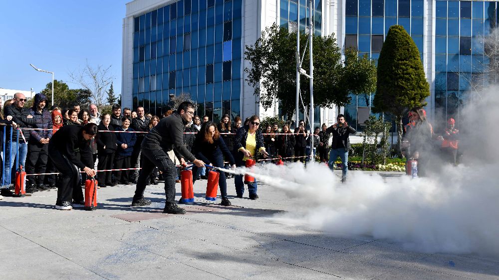 Muratpaşa Belediyesi'nde personel için yangın tatbikatı gerçekleştirildi