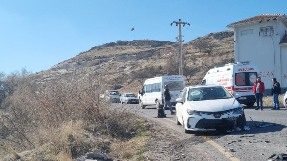 Nevşehir'de feci kaza 1 ölü Kaza yapan motosiklet sürücüsüne otomobil çarptı