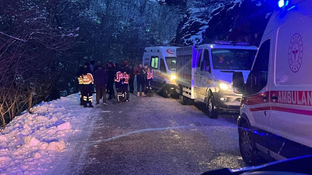 Tunceli'de kar yağışı nedeniyle kayganlaşan yolda kaza: 3 yaralı