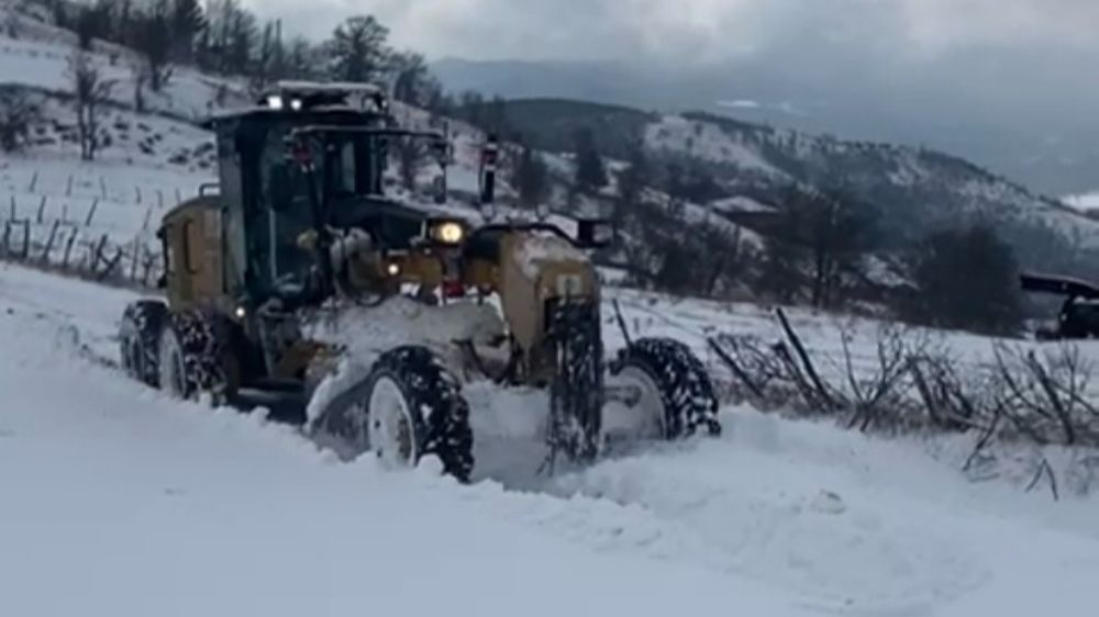 Yenice'de kardan kapanan 20 köy yolu ulaşıma açıldı