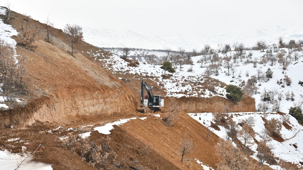 Yeşilyurt kırsalında yeni yol çalışmaları başladı