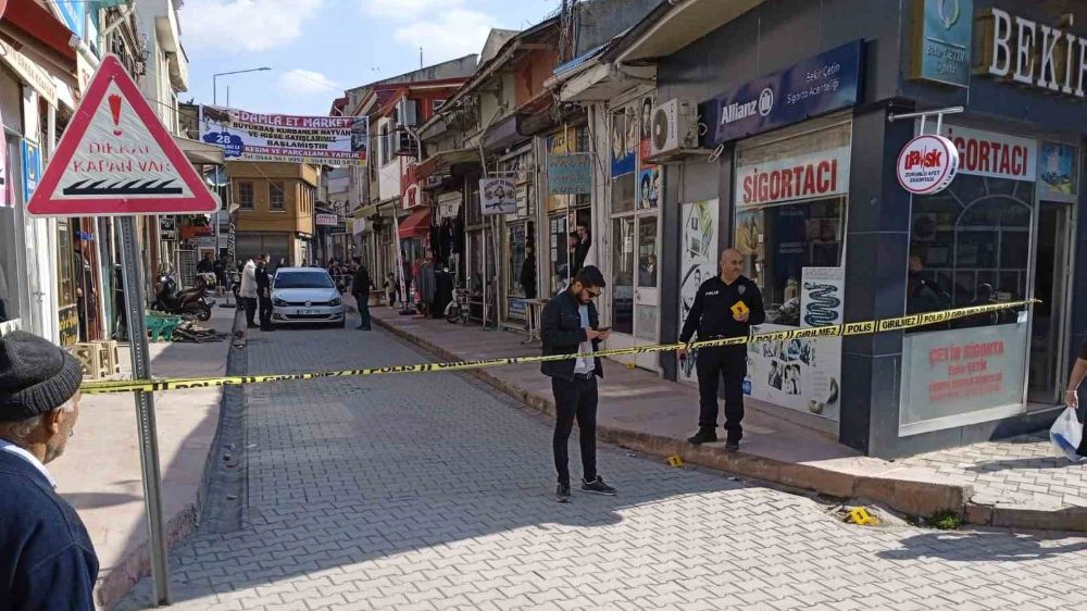 Afyon Sandıklı'da q8 yaşındaki genç dehşet şaçtı. 5 kişiyi tüfekle vurdu