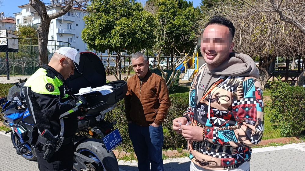 Antalya'da kasksız motosiklet sürücüsüne 5. kez ceza 'Hak ettik'