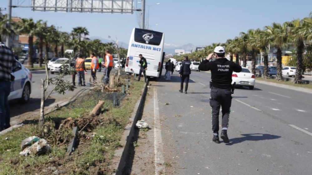 Antalya'da Otobüs kazası yaralılar var 