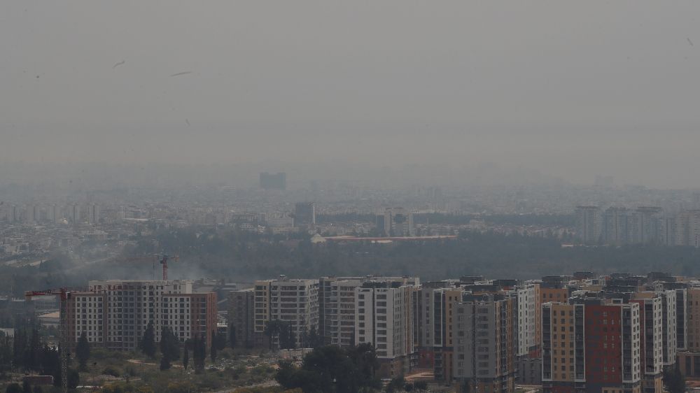 Antalya'da sabah saatlerinden itibaren etkili olan toz taşınımı etkili oluyor 