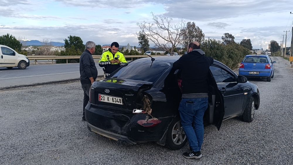 Antalya'da trafik kazası sonrası yavaşlayan araçlara arkadan çarpıldı 1 yaralı