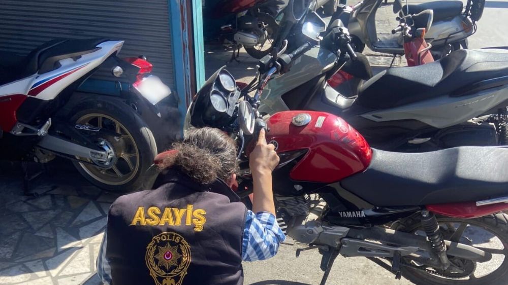 Antalya'da yapılan motosiklet denetimlerinde 161 sürücüye ceza, 4 aranan kişi yakalandı