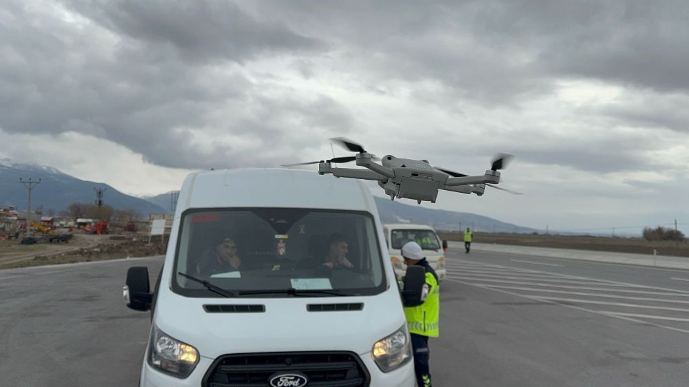 Bolvadin’de jandarmadan sürücülere yönelik dron destekli denetim