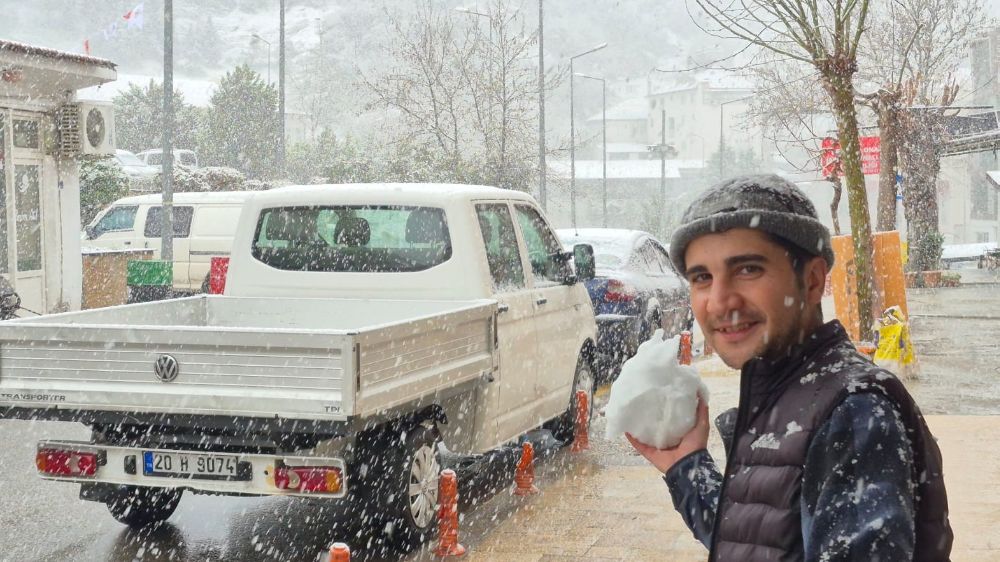 Denizli’de bahar ve kış aynı günde yaşandı